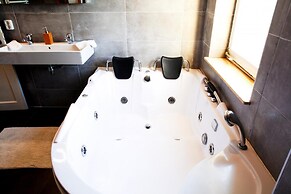Charming Villa Near Maastricht and Hillside