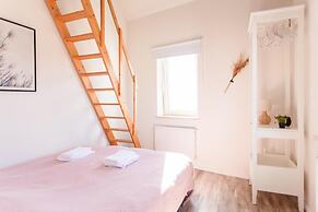 Charming Villa Near Maastricht and Hillside