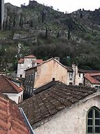 Athos Guesthouse