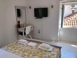 Athos Guesthouse