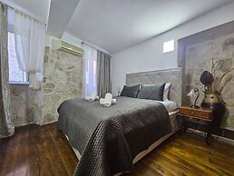 Athos Guesthouse