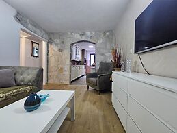Athos Guesthouse
