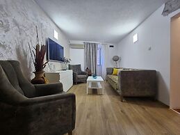 Athos Guesthouse