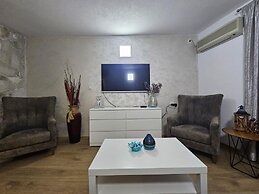 Athos Guesthouse