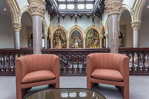 William Tower Suite Stone Cross Mansion