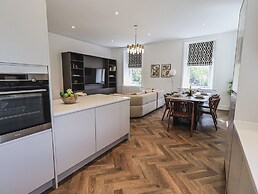 The Lucy Suite Stone Cross Mansion