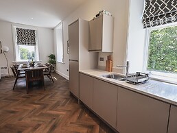The Lucy Suite Stone Cross Mansion