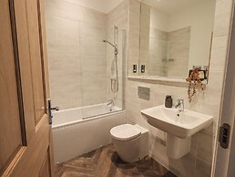 The Lucy Suite Stone Cross Mansion