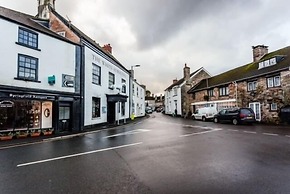 Six on Castle