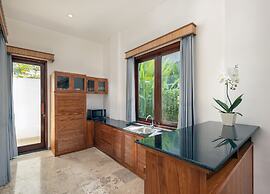 Swan Paradise A Pramana Experience