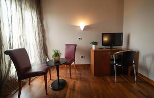 HOTEL QUERINI - Essential Business Hotel, Sandrigo