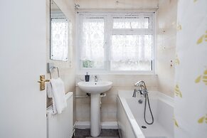 Tms Lovely 3 Bed House-tilbury-free Parking