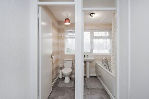 Tms Lovely 3 Bed House-tilbury-free Parking
