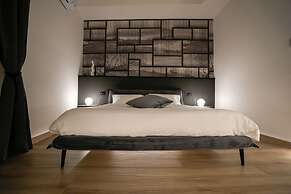 LA BANCHINA   LUXURY  SUITES