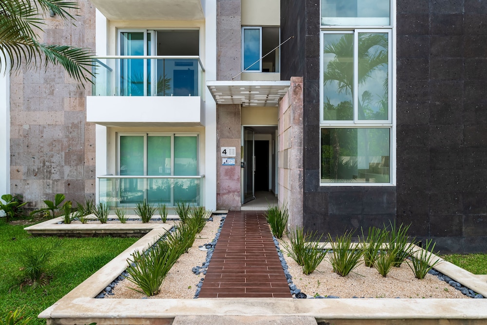 Mareazul Beach Condos Playa Del Carmen