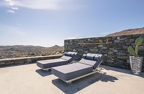Luxury Villa With Pool And Sea View..!