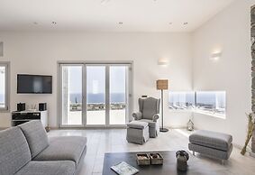 Luxury Villa With Pool And Sea View..!