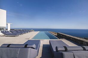 Luxury Villa With Pool And Sea View..!