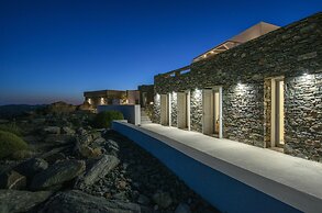 Luxury Villa With Pool And Sea View..!
