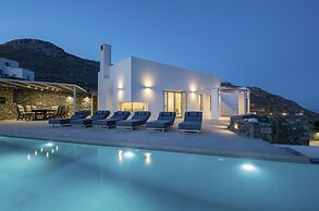 Luxury Villa With Pool And Sea View..!