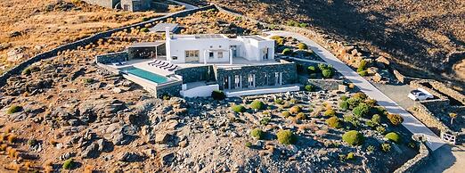 Luxury Villa With Pool And Sea View..!