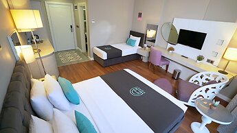 Homey Airport Hotel