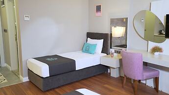 Homey Airport Hotel