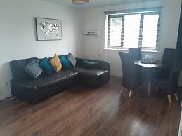 Impeccable 2-bed Apartment in Grays, London