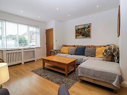17 Sands Close