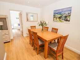17 Sands Close