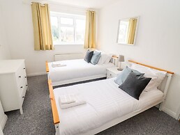 17 Sands Close