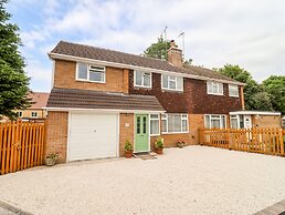 17 Sands Close
