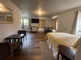Riverfront Lodging