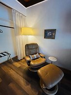 Riverfront Lodging