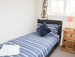2 Perran Court