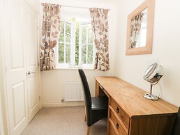 2 Perran Court