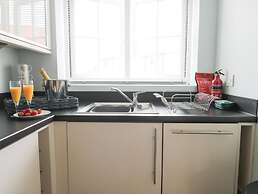 2 Perran Court