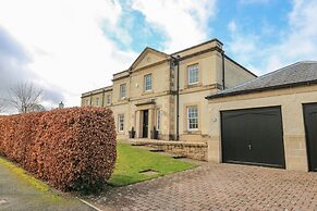 40 Bowmont Court