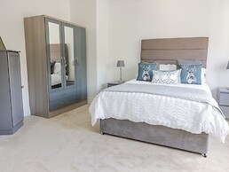 40 Bowmont Court