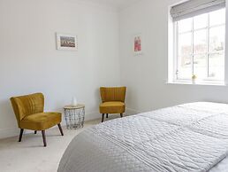 40 Bowmont Court