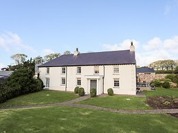 Clynnog House