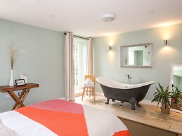 Clynnog House