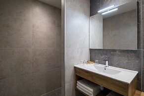 Shana Hotel & Residence