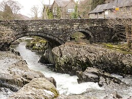 Coed Derw Isaf