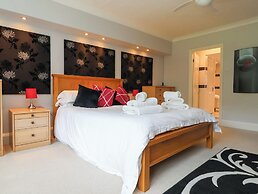 Raincliffe Manor