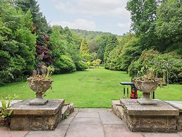 Raincliffe Manor
