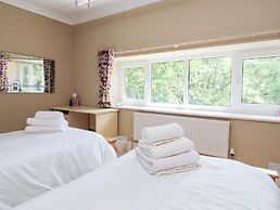 Raincliffe Manor