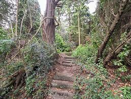 Raincliffe Manor