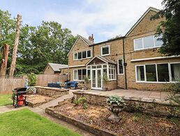 Raincliffe Manor