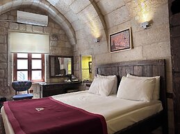 Under Cave Hotel